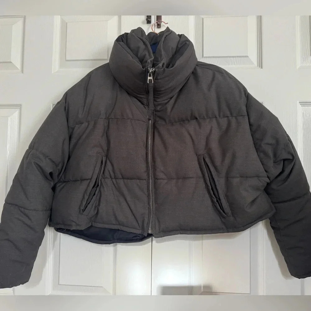 Zara woman’s high neck, cropped bomber/puffer jacket (oversized) 
Size XS
